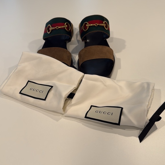 Gucci Women’s 39+ Suede Flat Gold Heel - Picture 4 of 10